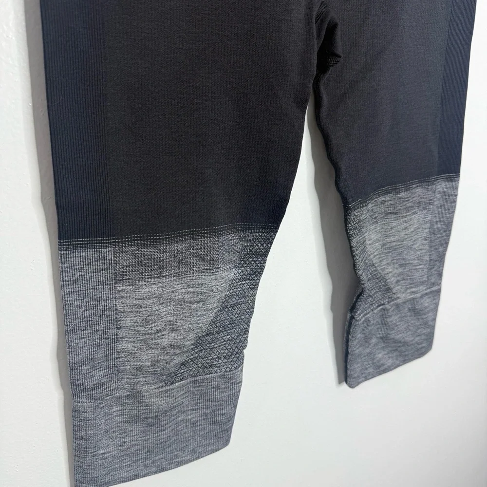 Lululemon Seamlessly Street Crop Heathered Black‎ Size 8 Activewear Yoga Active
